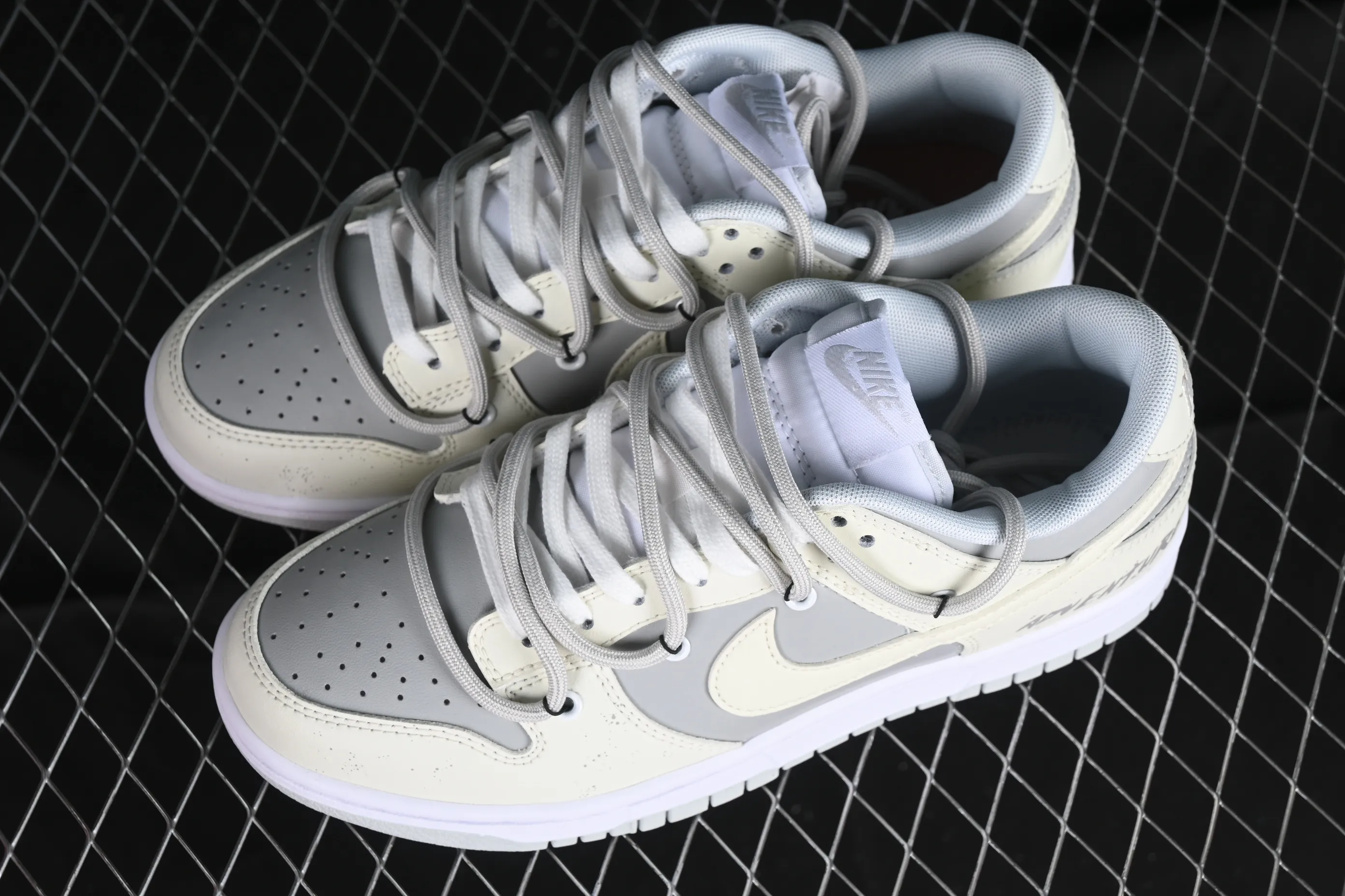 All categories Nk SB Dunk series Nk SB Dunk Low low-top sneakers Nk Dunk Low Retro Valentine's Day theme SB strap low-top casual sneakers HF0730-160